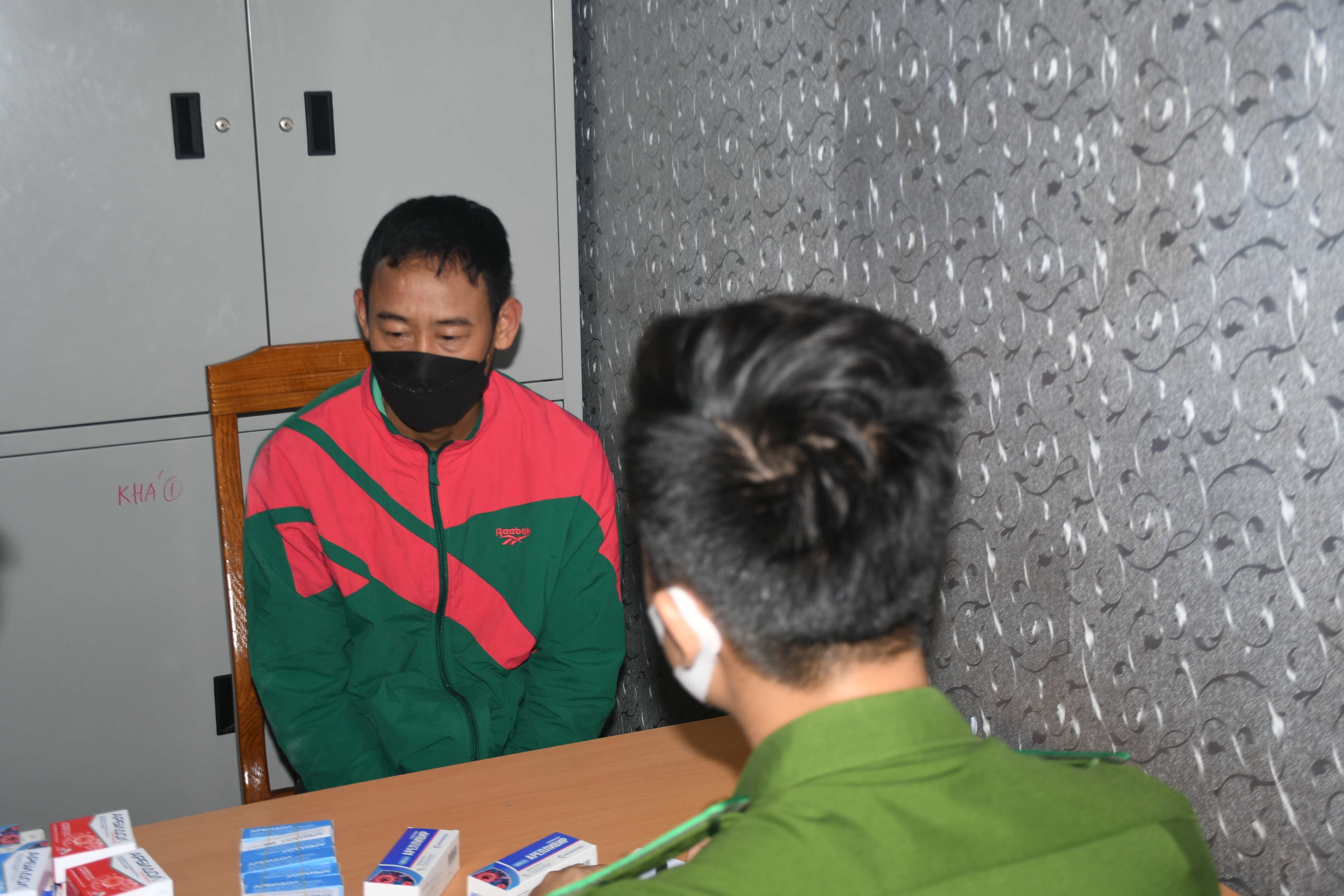 Phòng Cảnh sát kinh tế - CATP: Thu giữ thuốc không rõ nguồn gốc liên quan đến dịch COVID-19, trị giá hàng tỷ đồng